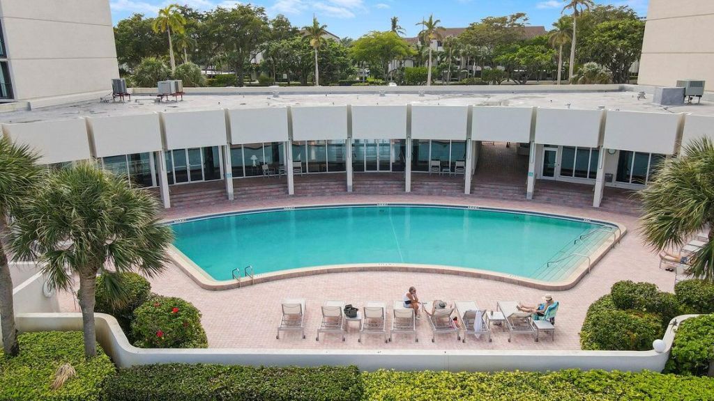 130 Lakeshore Drive, Unit 1121, North Palm Beach, FL 33408 Photo