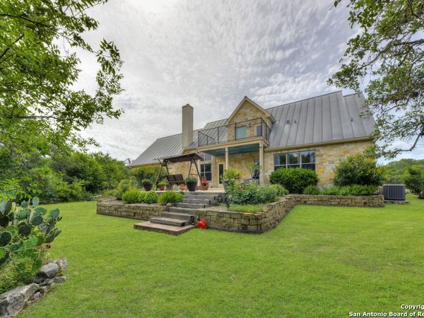 853 county road 2801, Mico, TX 78056