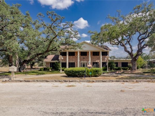 1101 Clark Street, Yoakum, TX 77995