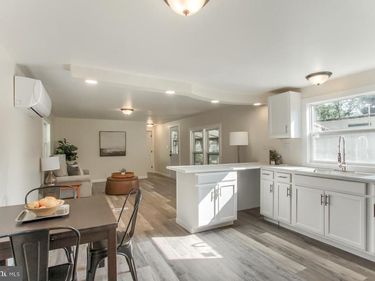 37 CREEKSIDE LANE, CARLISLE, PA 17015