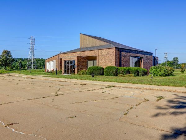 1400 N Galena Avenue, Dixon, IL 61021