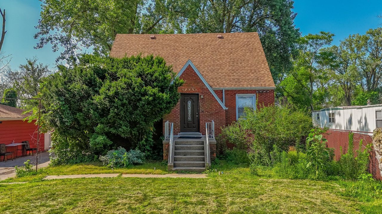 2910 E 138th Place, Burnham, IL 60633 Main Photo