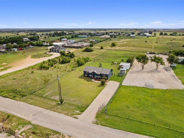 150 Evangeline LN, Hutto, TX 78634
