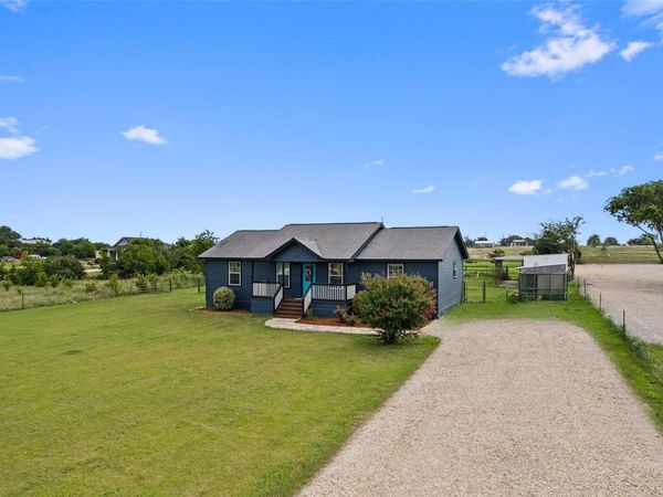 150 Evangeline LN, Hutto, TX 78634