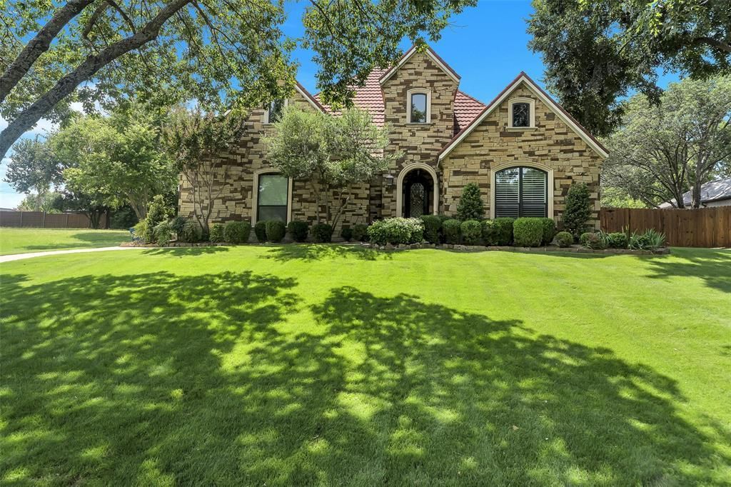 8917 Crest Wood Drive, Fort Worth, TX 76179 Main Photo