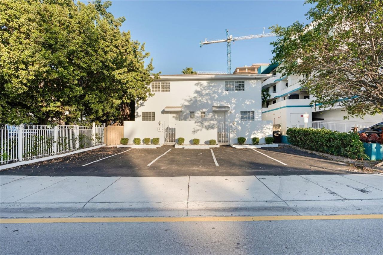 9165 Harding Ave, Surfside, FL 33154 Photo