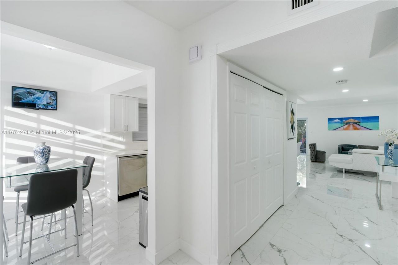 9165 Harding Ave, Surfside, FL 33154 Photo