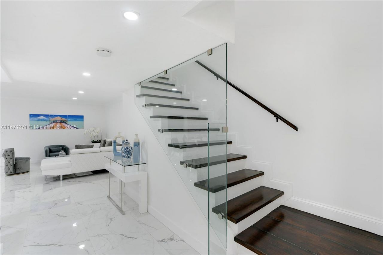 9165 Harding Ave, Surfside, FL 33154 Photo