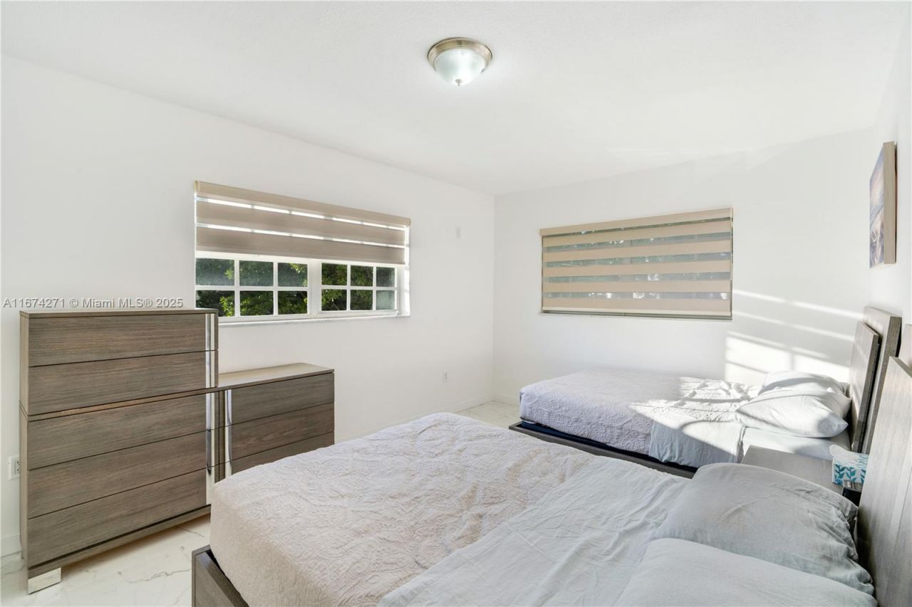 9165 Harding Ave, Surfside, FL 33154 Photo