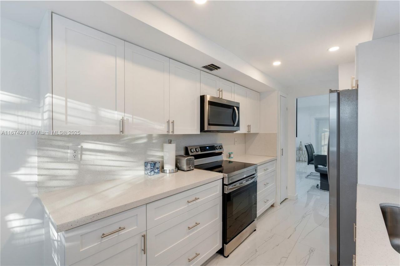 9165 Harding Ave, Surfside, FL 33154 Photo