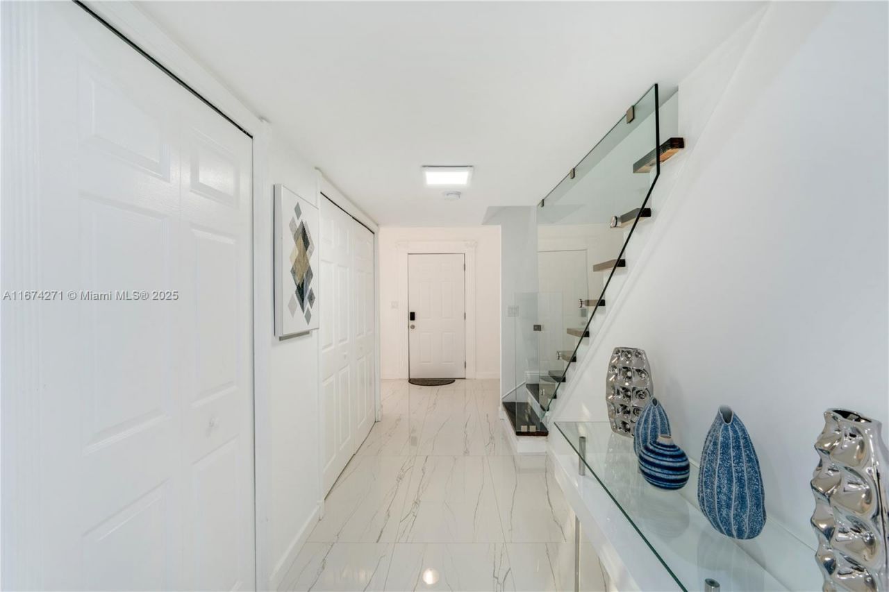 9165 Harding Ave, Surfside, FL 33154 Photo