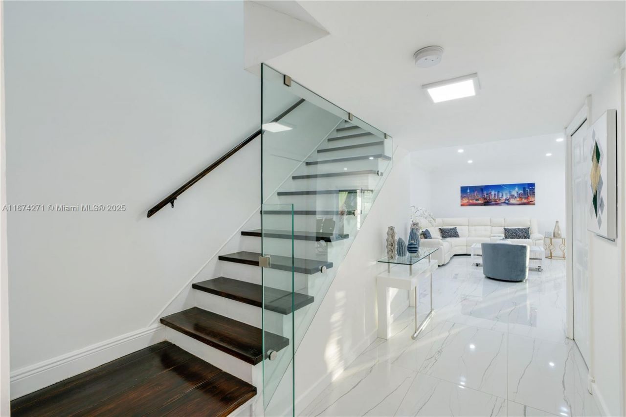 9165 Harding Ave, Surfside, FL 33154 Photo