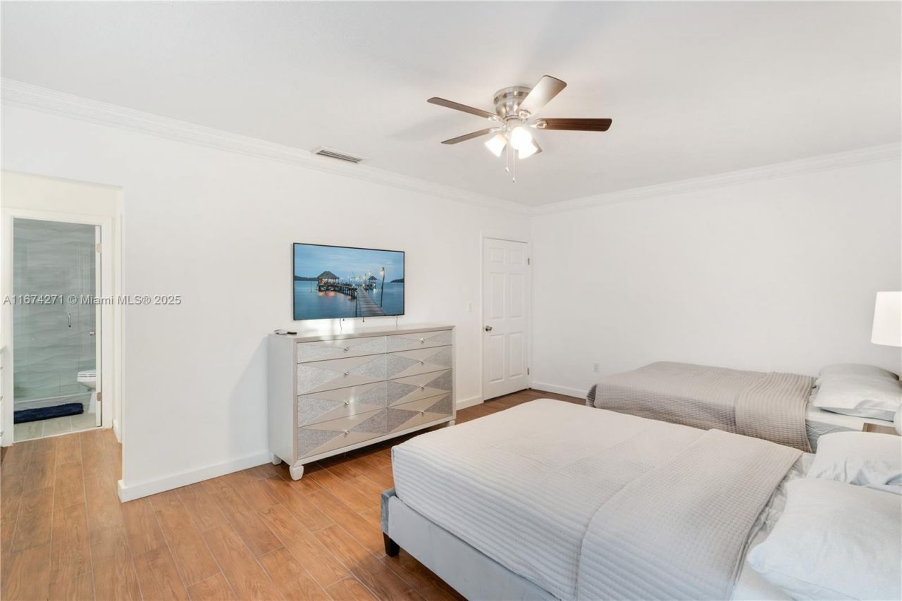 9165 Harding Ave, Surfside, FL 33154 Photo