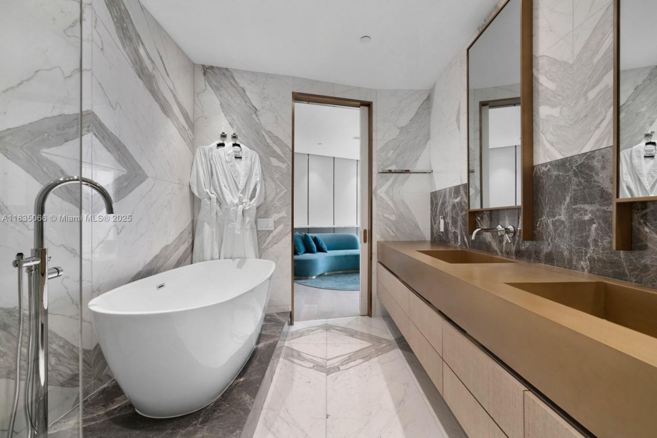 18555 Collins Ave, Unit 2701, Sunny Isles Beach, FL 33160 Photo