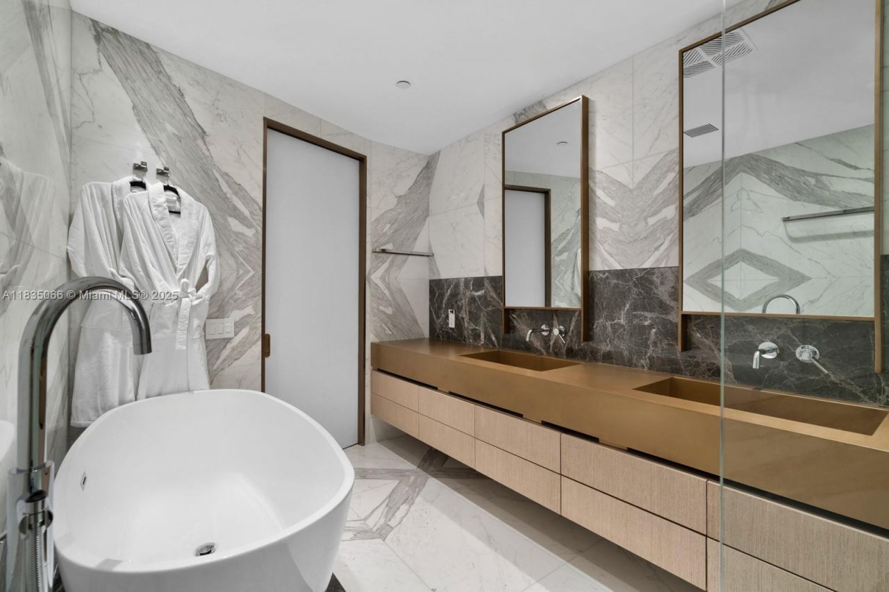 18555 Collins Ave, Unit 2701, Sunny Isles Beach, FL 33160 Photo