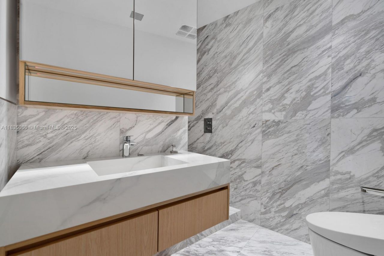 18555 Collins Ave, Unit 2701, Sunny Isles Beach, FL 33160 Photo