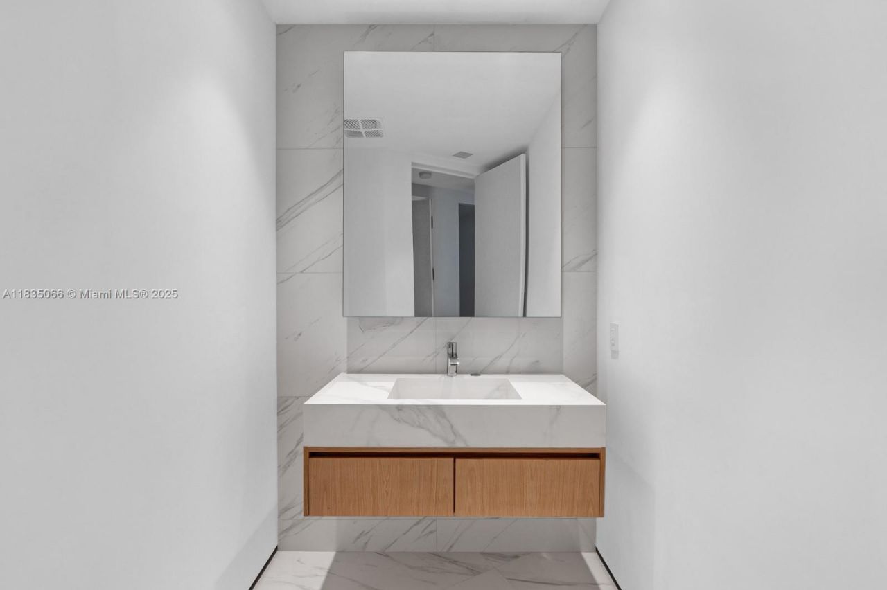 18555 Collins Ave, Unit 2701, Sunny Isles Beach, FL 33160 Photo