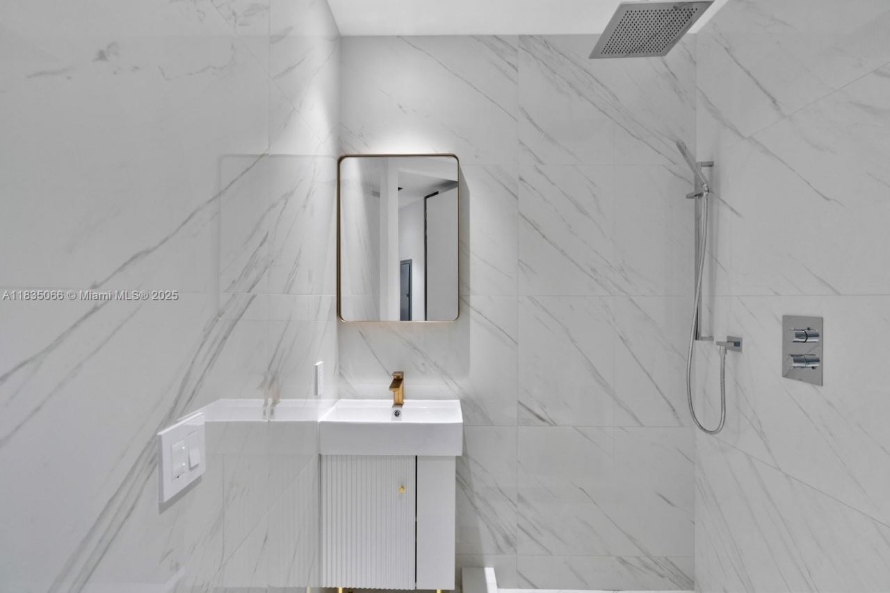 18555 Collins Ave, Unit 2701, Sunny Isles Beach, FL 33160 Photo