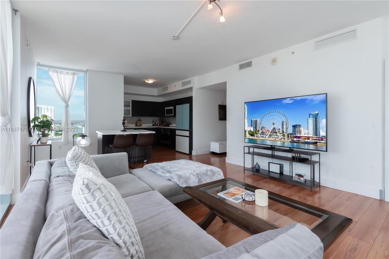 90 SW 3rd St, Unit 2113, Miami, FL 33130 Photo