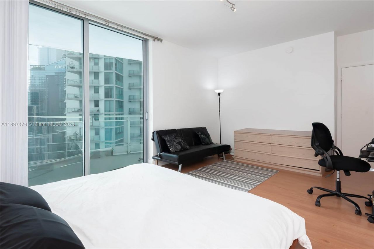 90 SW 3rd St, Unit 2113, Miami, FL 33130 Photo