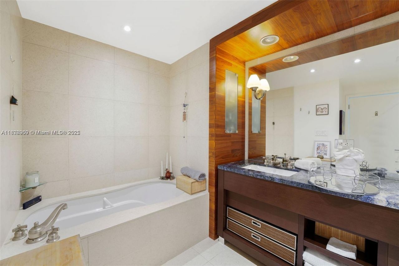 6799 Collins Ave, Unit 804, Miami Beach, FL 33141 Photo