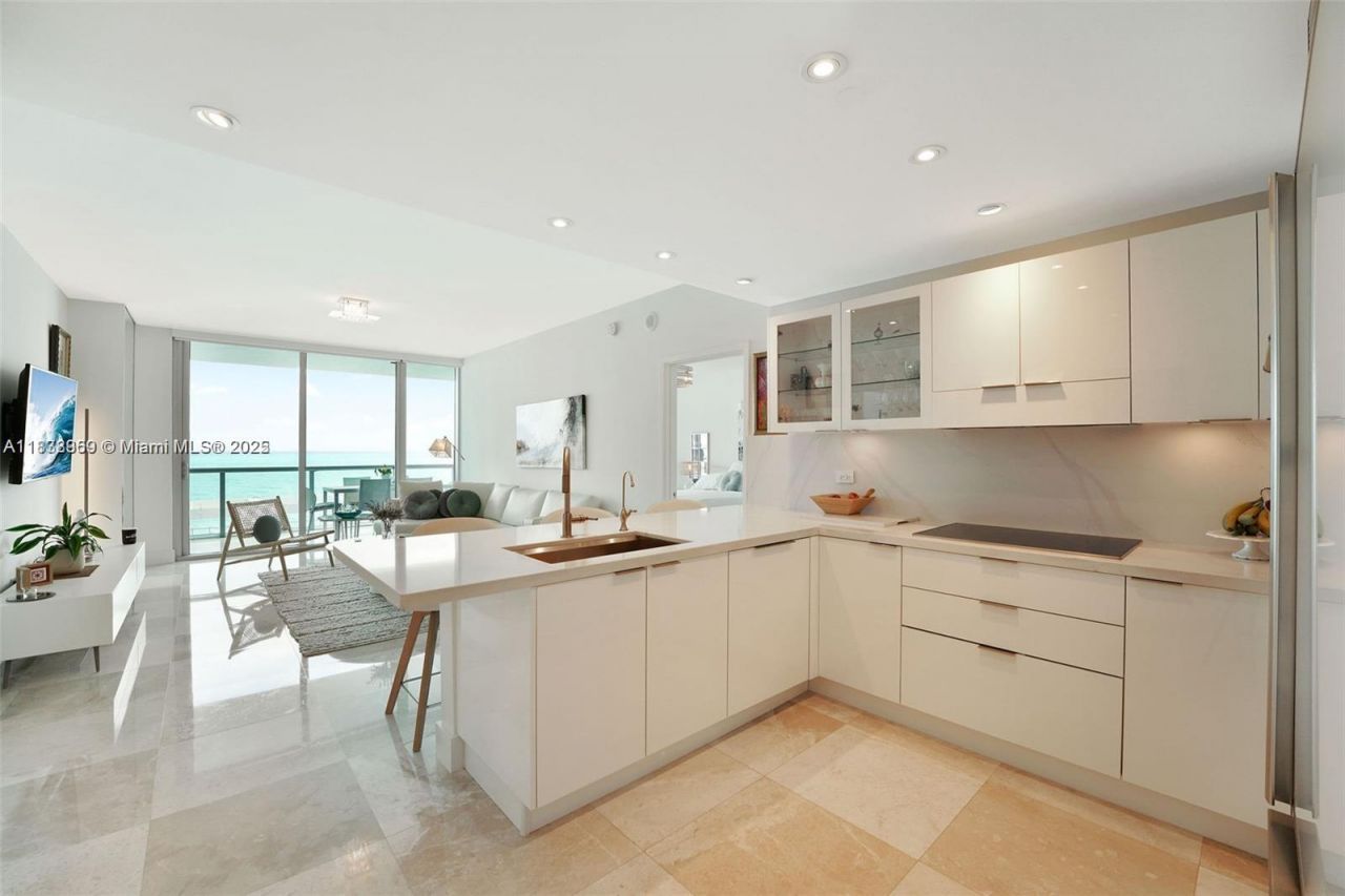 6799 Collins Ave, Unit 804, Miami Beach, FL 33141 Photo