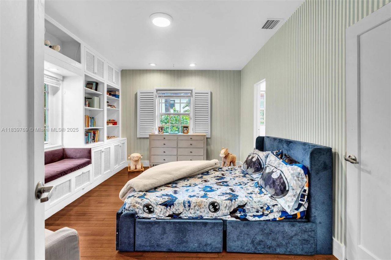 924 Belle Meade Island Dr, Miami, FL 33138 Photo