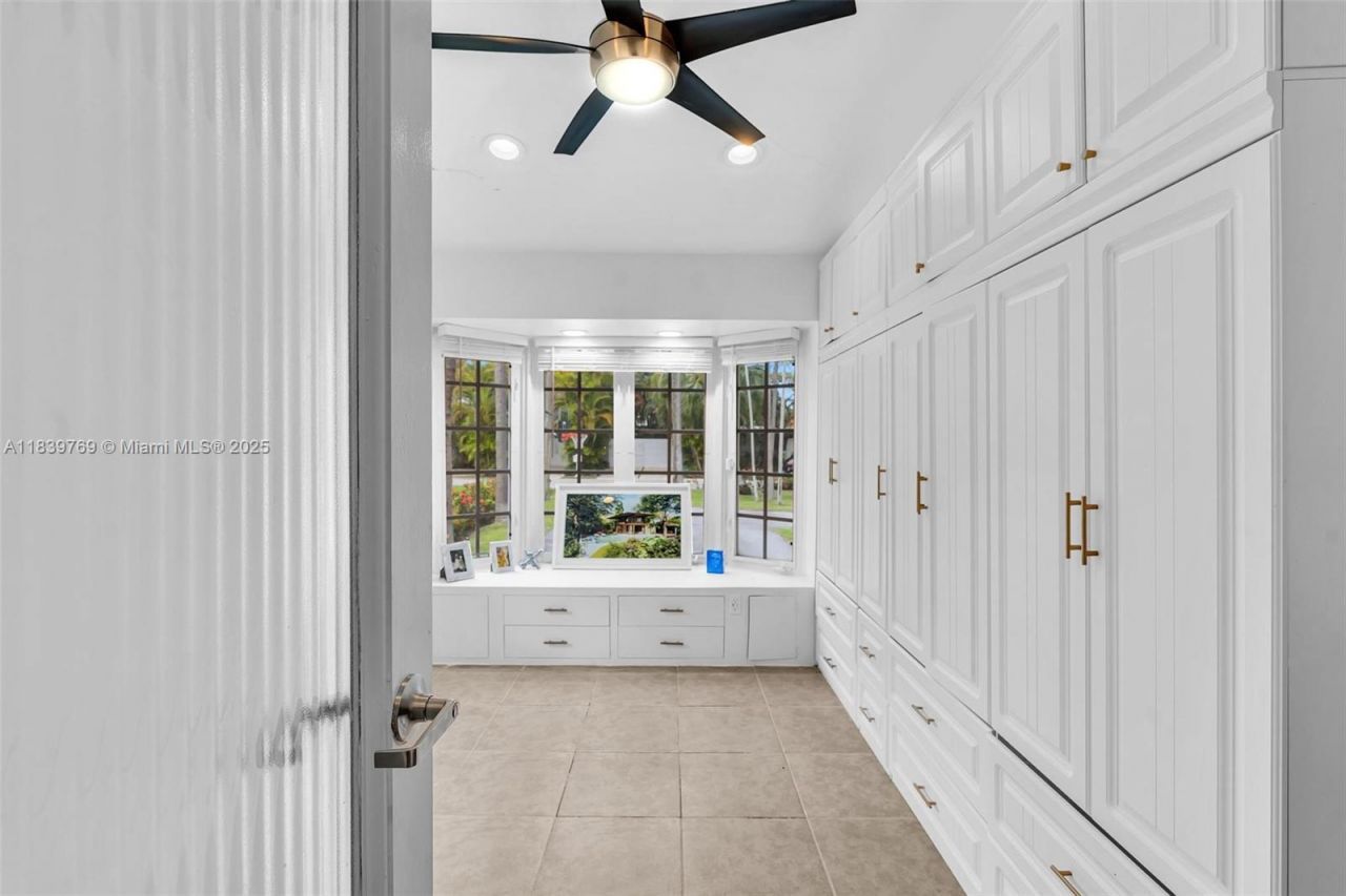 924 Belle Meade Island Dr, Miami, FL 33138 Photo