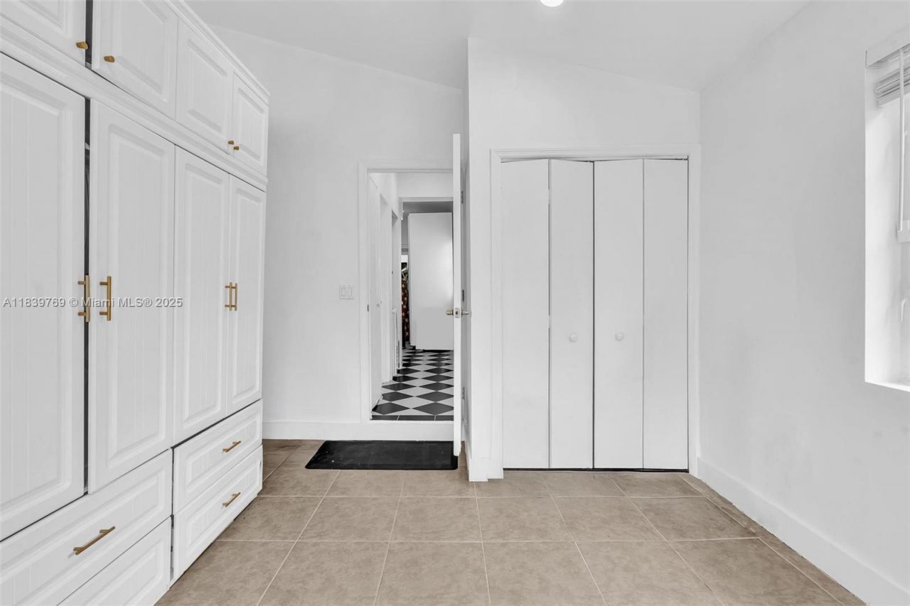 924 Belle Meade Island Dr, Miami, FL 33138 Photo