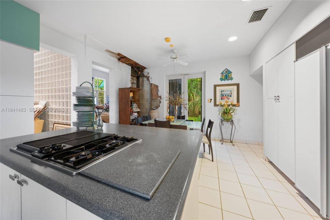 6002 SW 79th Ct, Miami, FL 33143 Photo