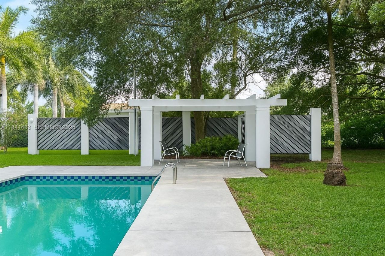 6002 SW 79th Ct, Miami, FL 33143 Photo