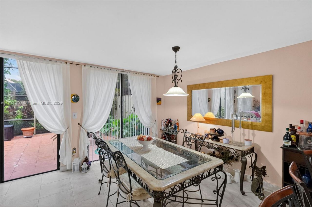 3402 Torremolinos Ave, Unit F-35, Doral, FL 33178 Photo