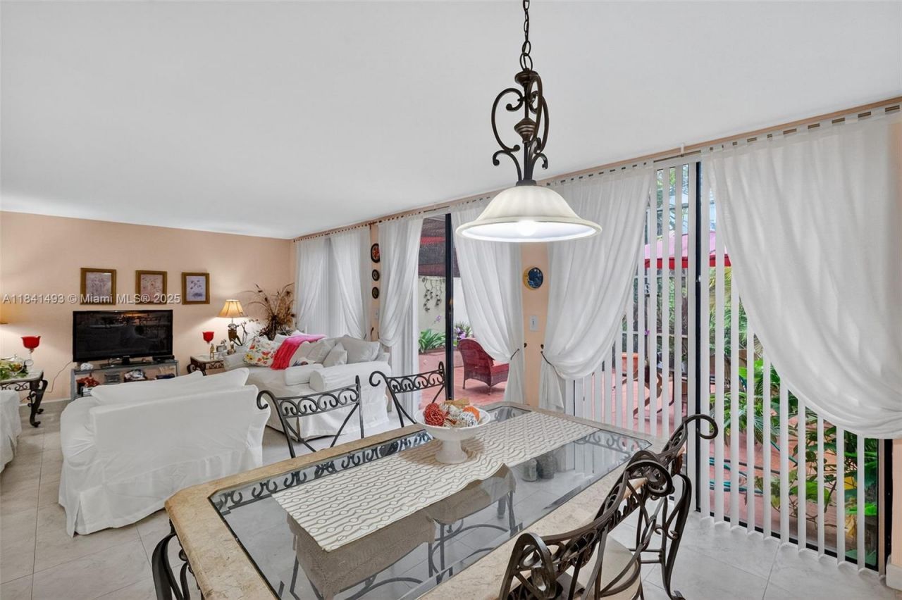 3402 Torremolinos Ave, Unit F-35, Doral, FL 33178 Photo