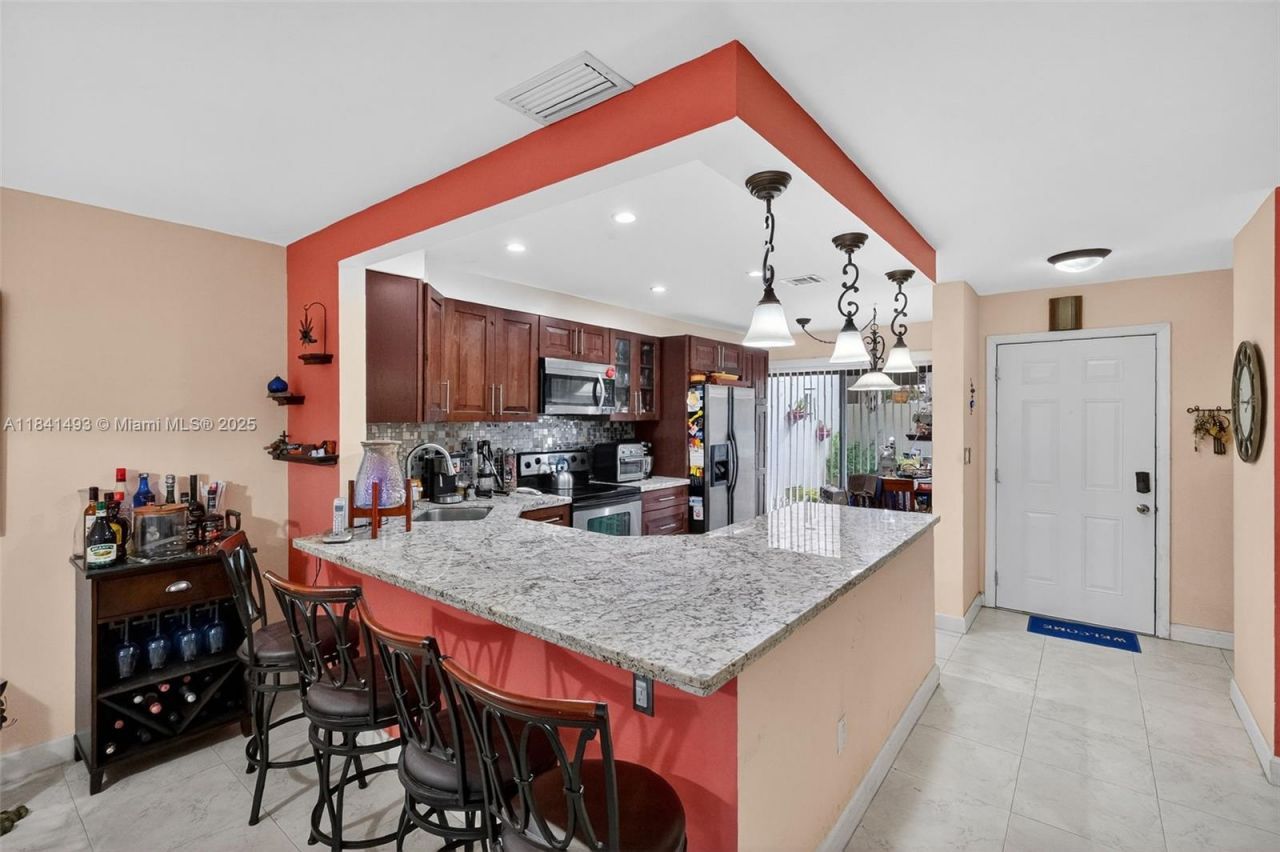 3402 Torremolinos Ave, Unit F-35, Doral, FL 33178 Photo