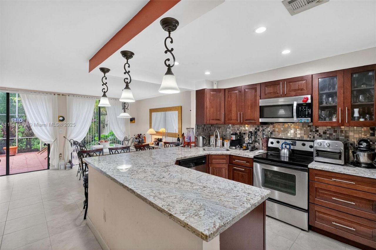 3402 Torremolinos Ave, Unit F-35, Doral, FL 33178 Photo