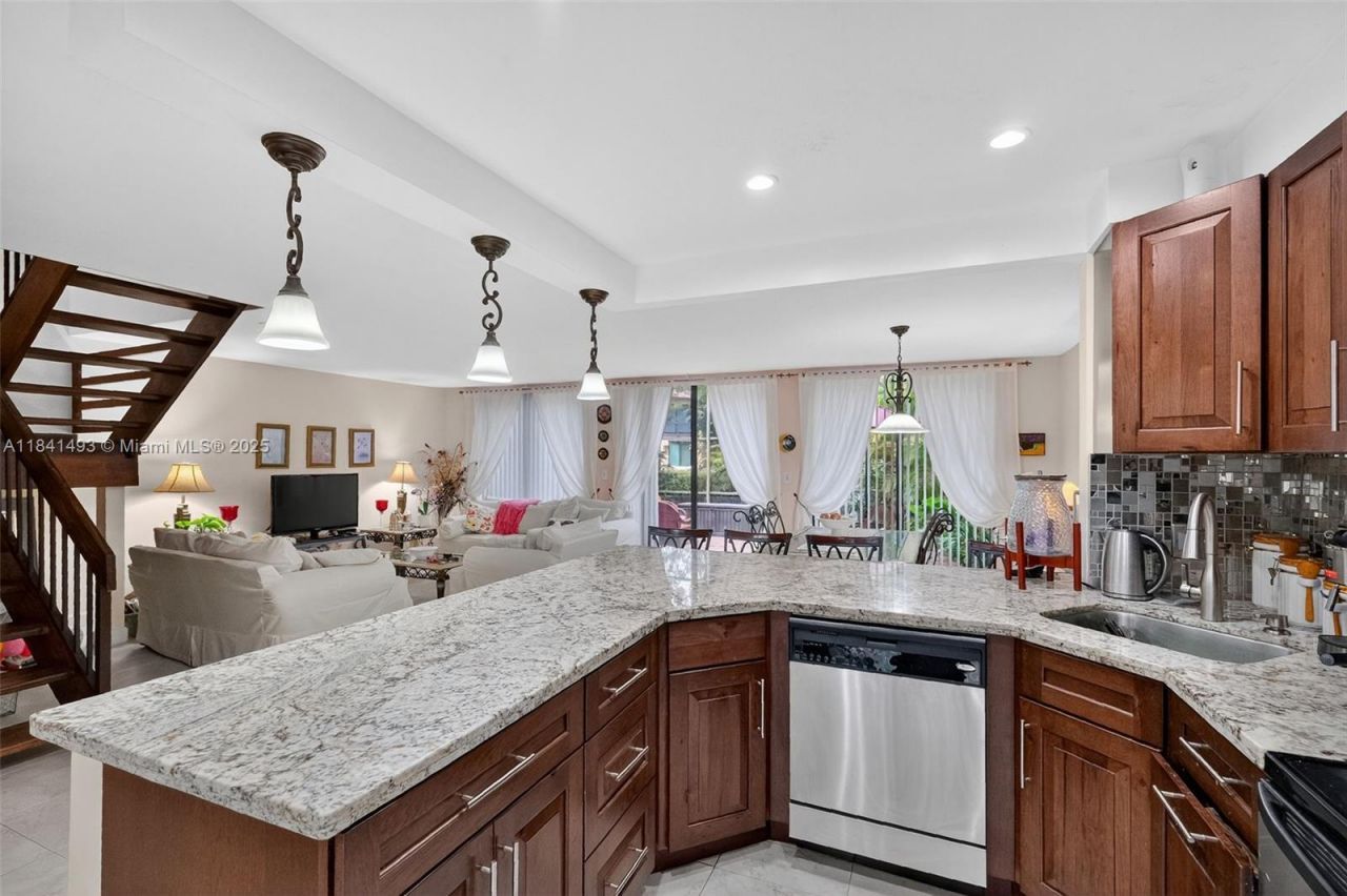 3402 Torremolinos Ave, Unit F-35, Doral, FL 33178 Photo