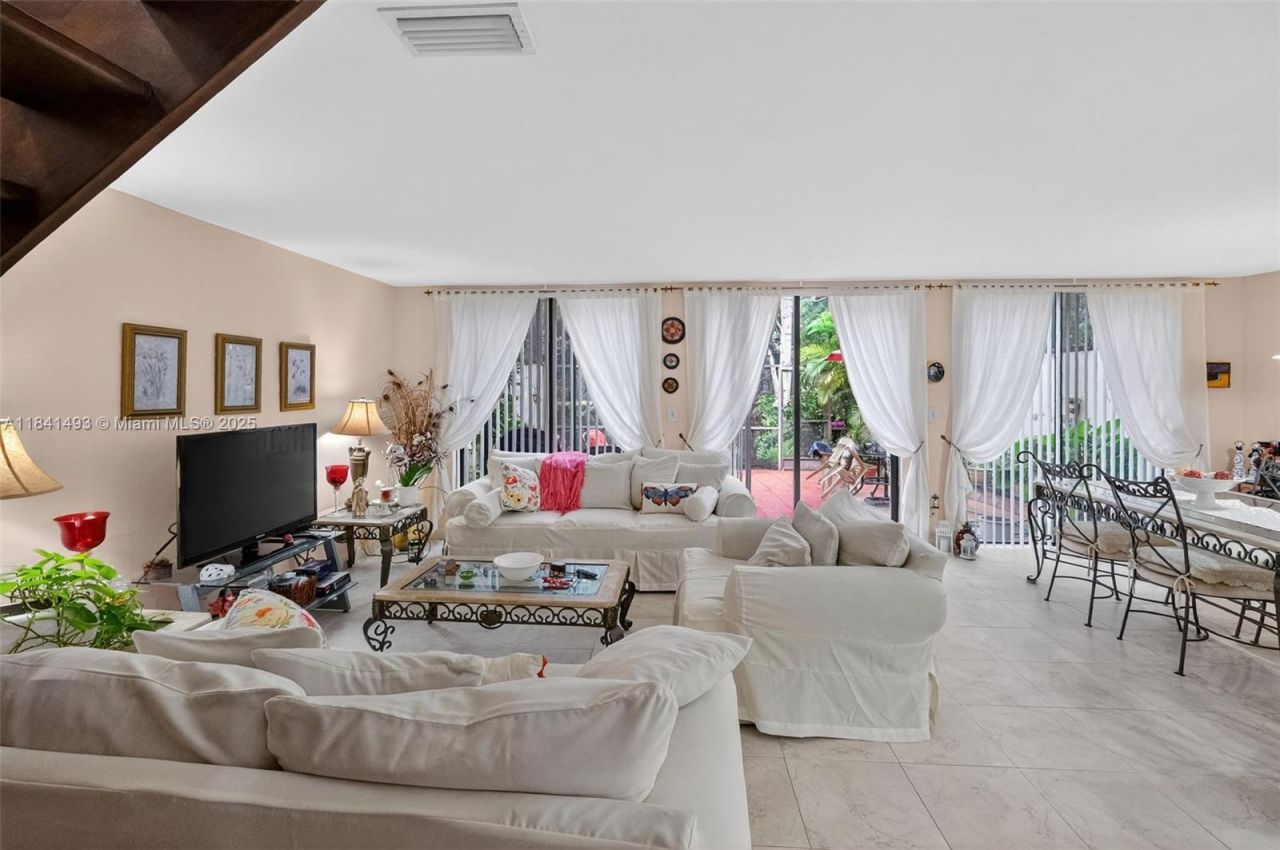 3402 Torremolinos Ave, Unit F-35, Doral, FL 33178 Photo