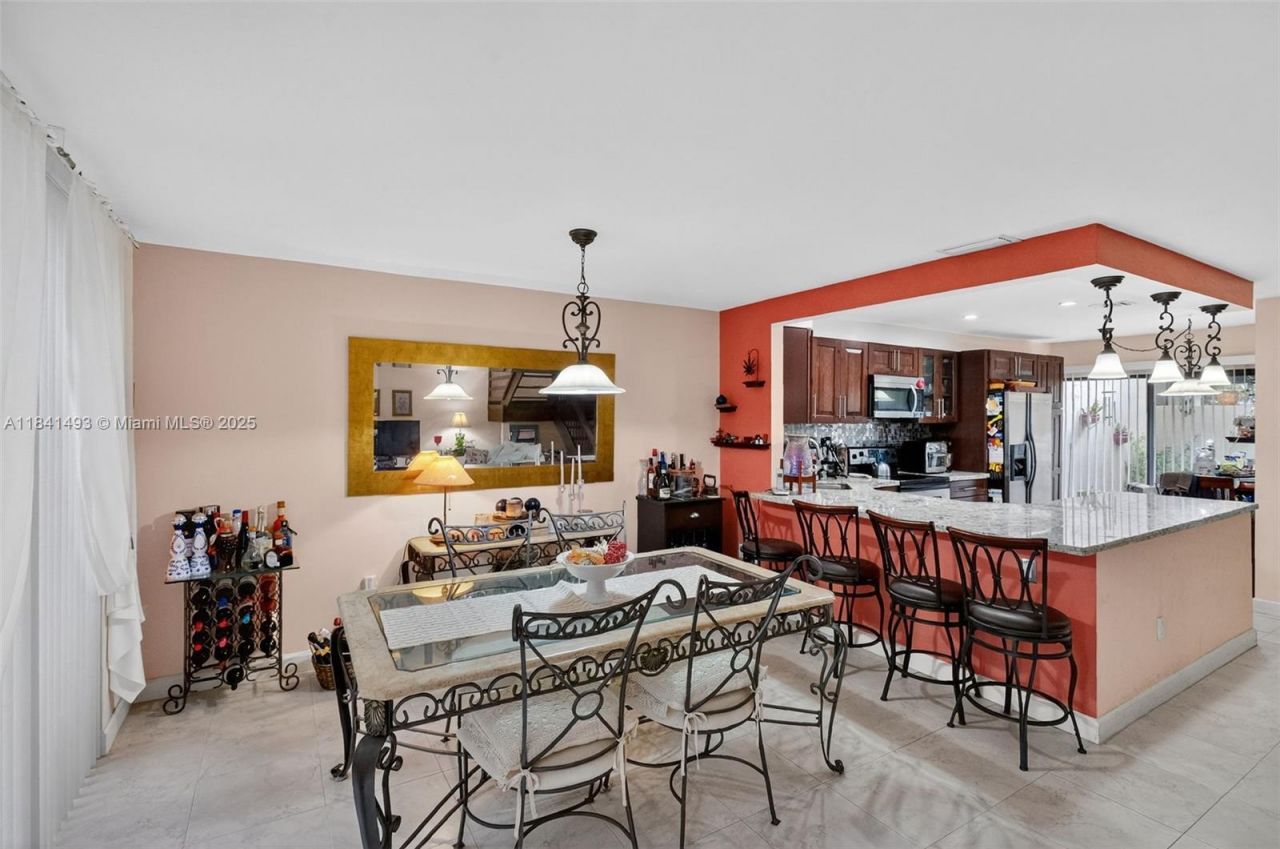 3402 Torremolinos Ave, Unit F-35, Doral, FL 33178 Photo