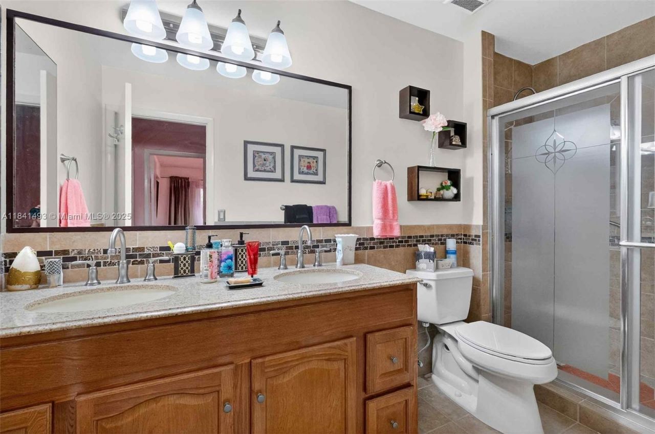 3402 Torremolinos Ave, Unit F-35, Doral, FL 33178 Photo