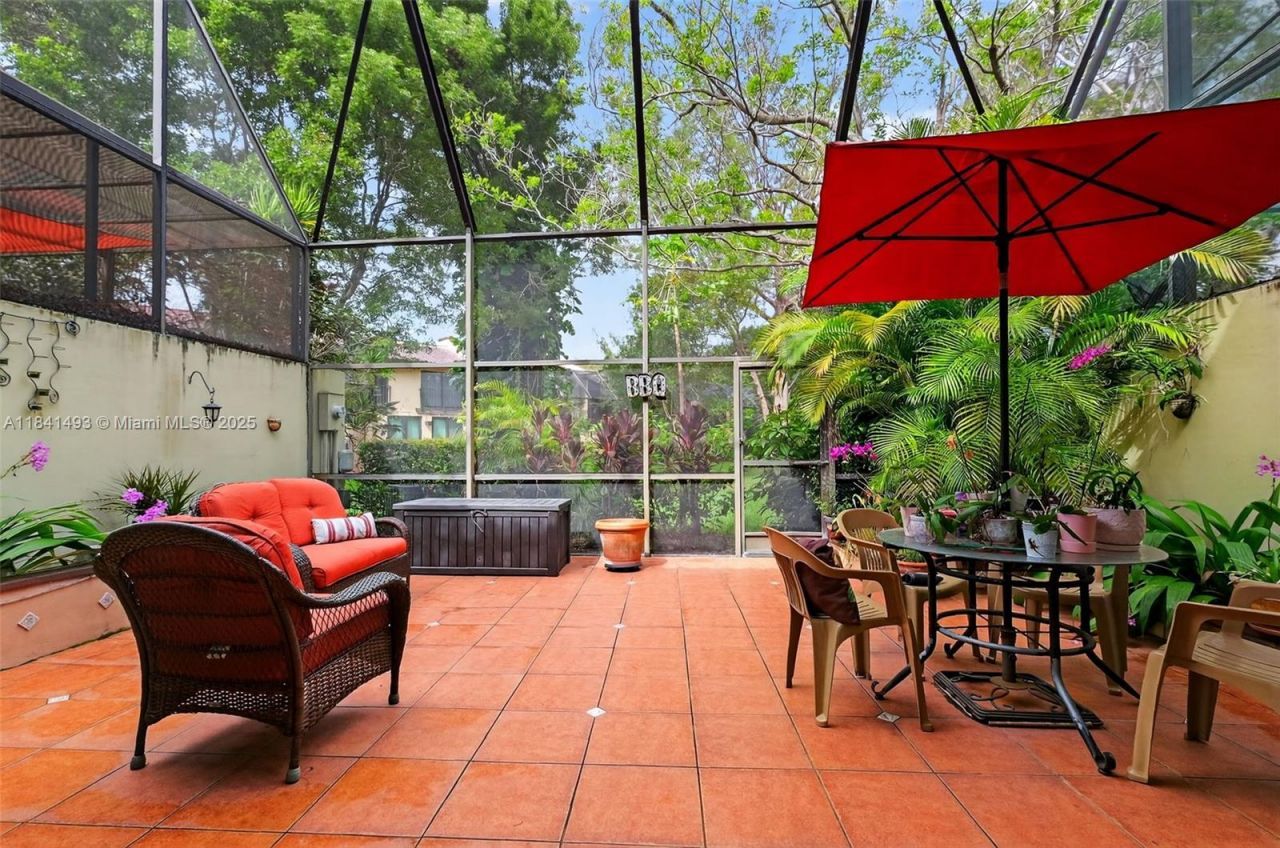 3402 Torremolinos Ave, Unit F-35, Doral, FL 33178 Photo