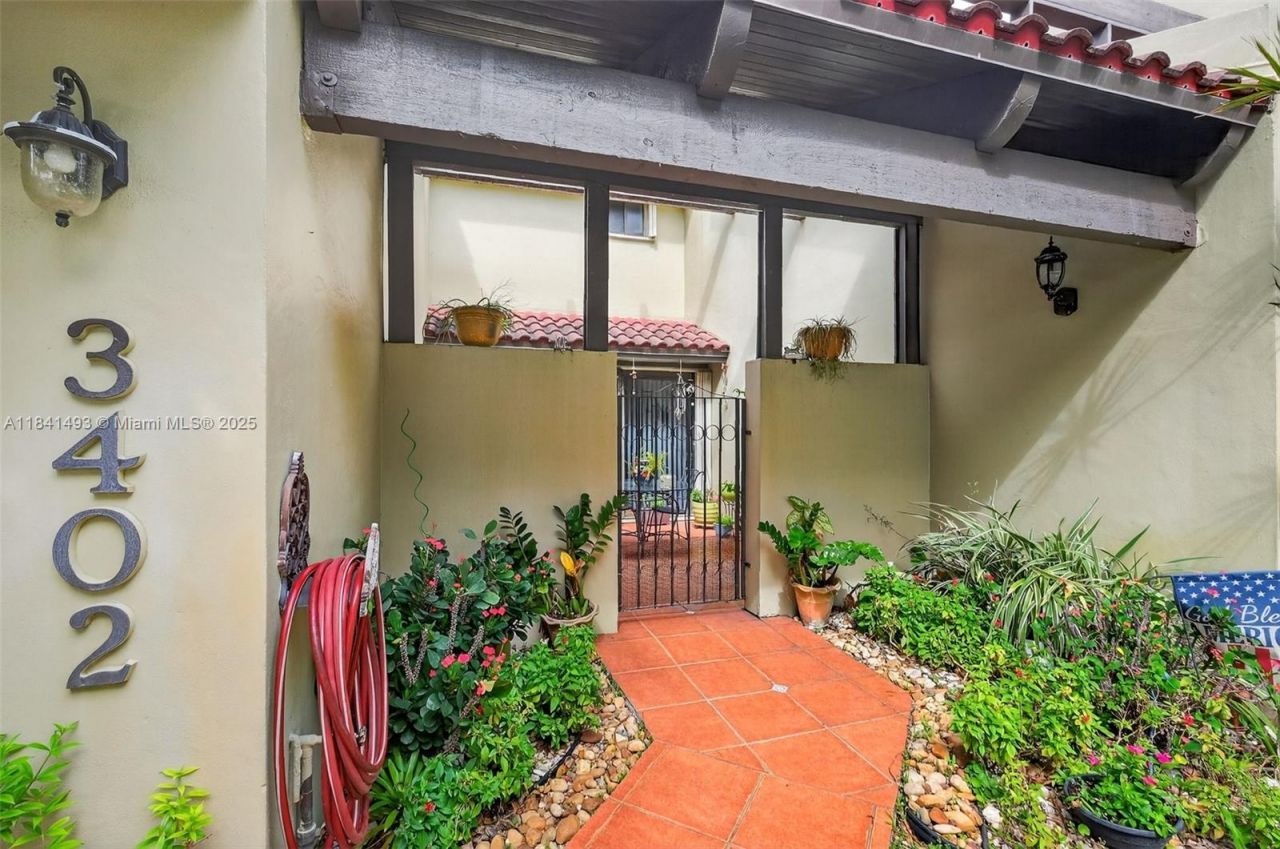 3402 Torremolinos Ave, Unit F-35, Doral, FL 33178 Photo