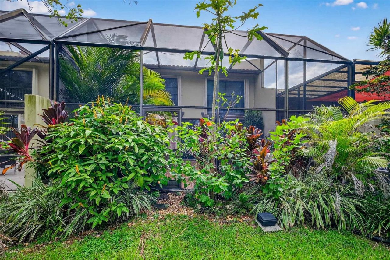 3402 Torremolinos Ave, Unit F-35, Doral, FL 33178 Photo