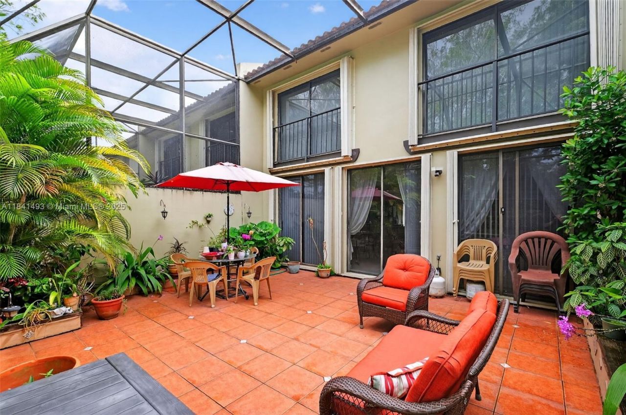 3402 Torremolinos Ave, Unit F-35, Doral, FL 33178 Photo