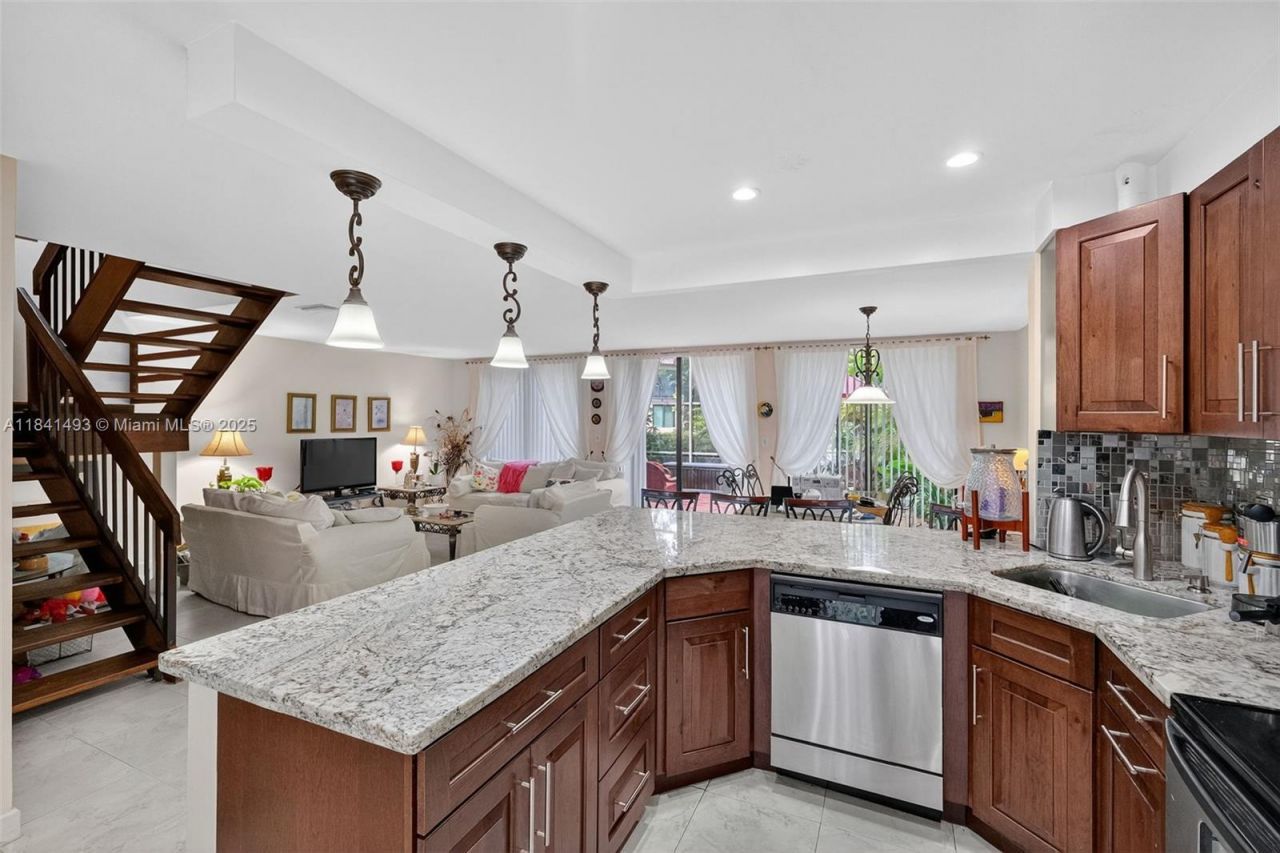 3402 Torremolinos Ave, Unit F-35, Doral, FL 33178 Photo