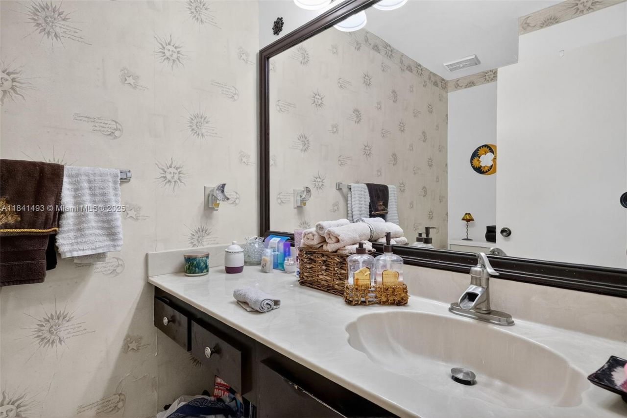 3402 Torremolinos Ave, Unit F-35, Doral, FL 33178 Photo