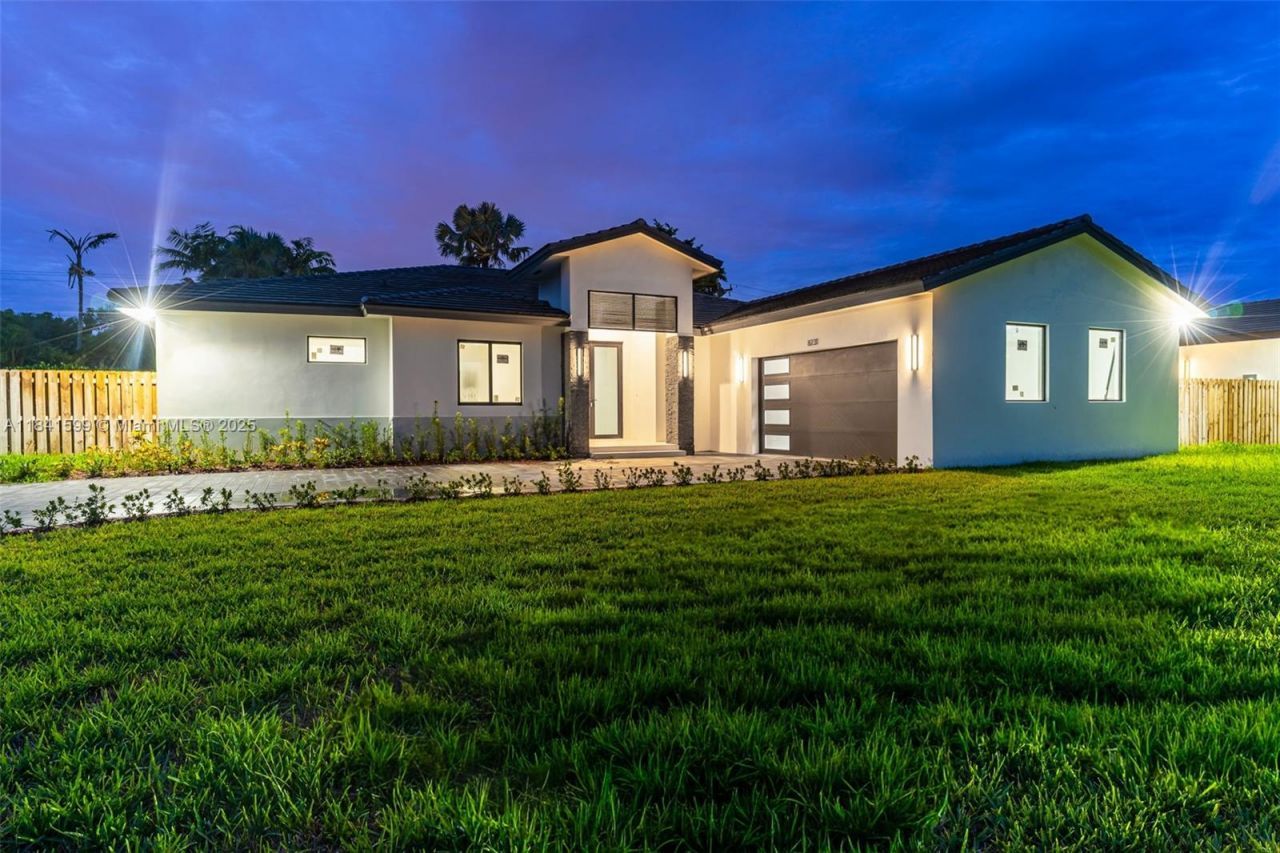 8231 SW 193rd Terrace, Miami, FL 33157 Photo