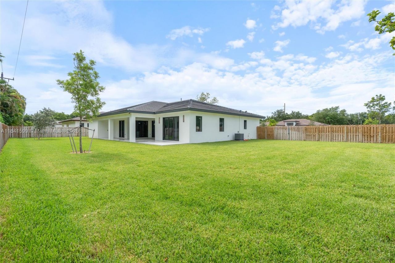 8231 SW 193rd Terrace, Miami, FL 33157 Photo