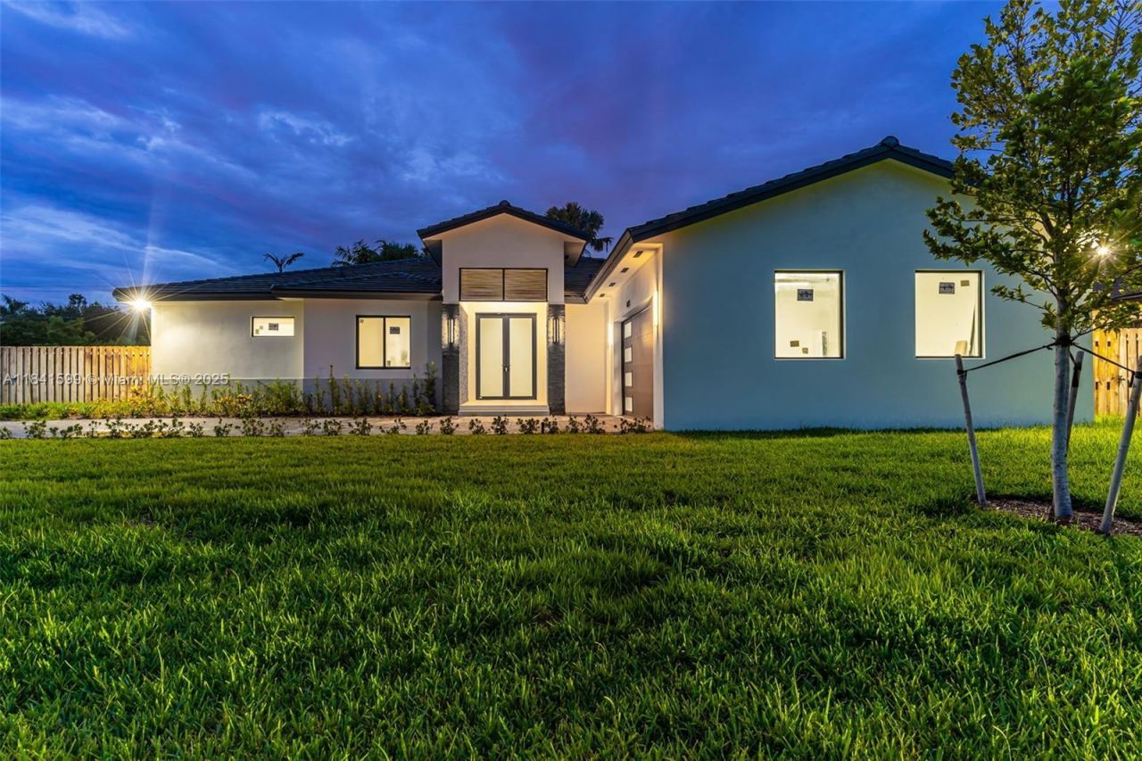 8231 SW 193rd Terrace, Miami, FL 33157 Photo