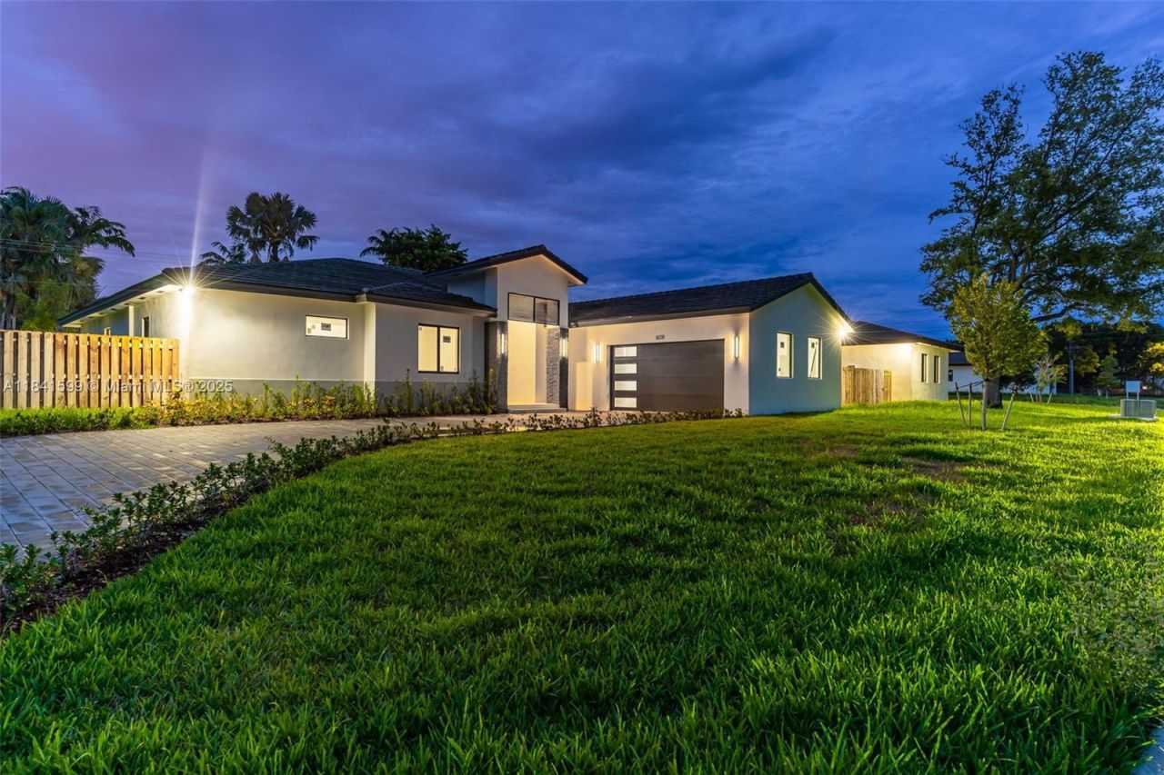 8231 SW 193rd Terrace, Miami, FL 33157 Photo