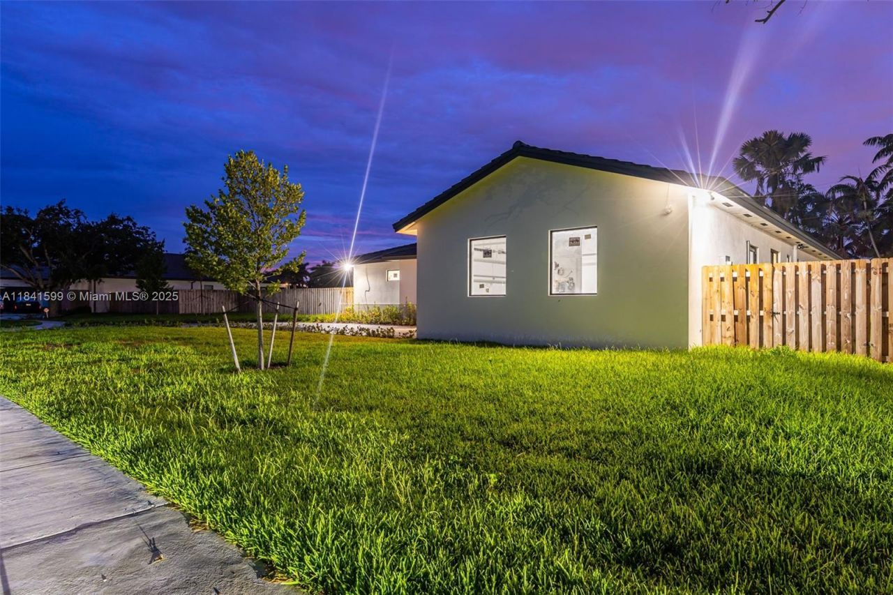 8231 SW 193rd Terrace, Miami, FL 33157 Photo